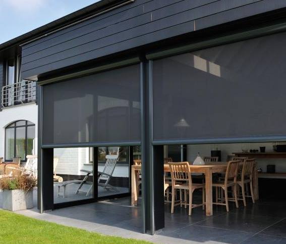 Stores Verticaux pour attenuer de 70% les rayons du soleil