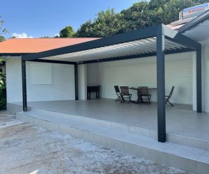 Réalisation d'une pergolas Bioclimatique Stores & Cie Guyane